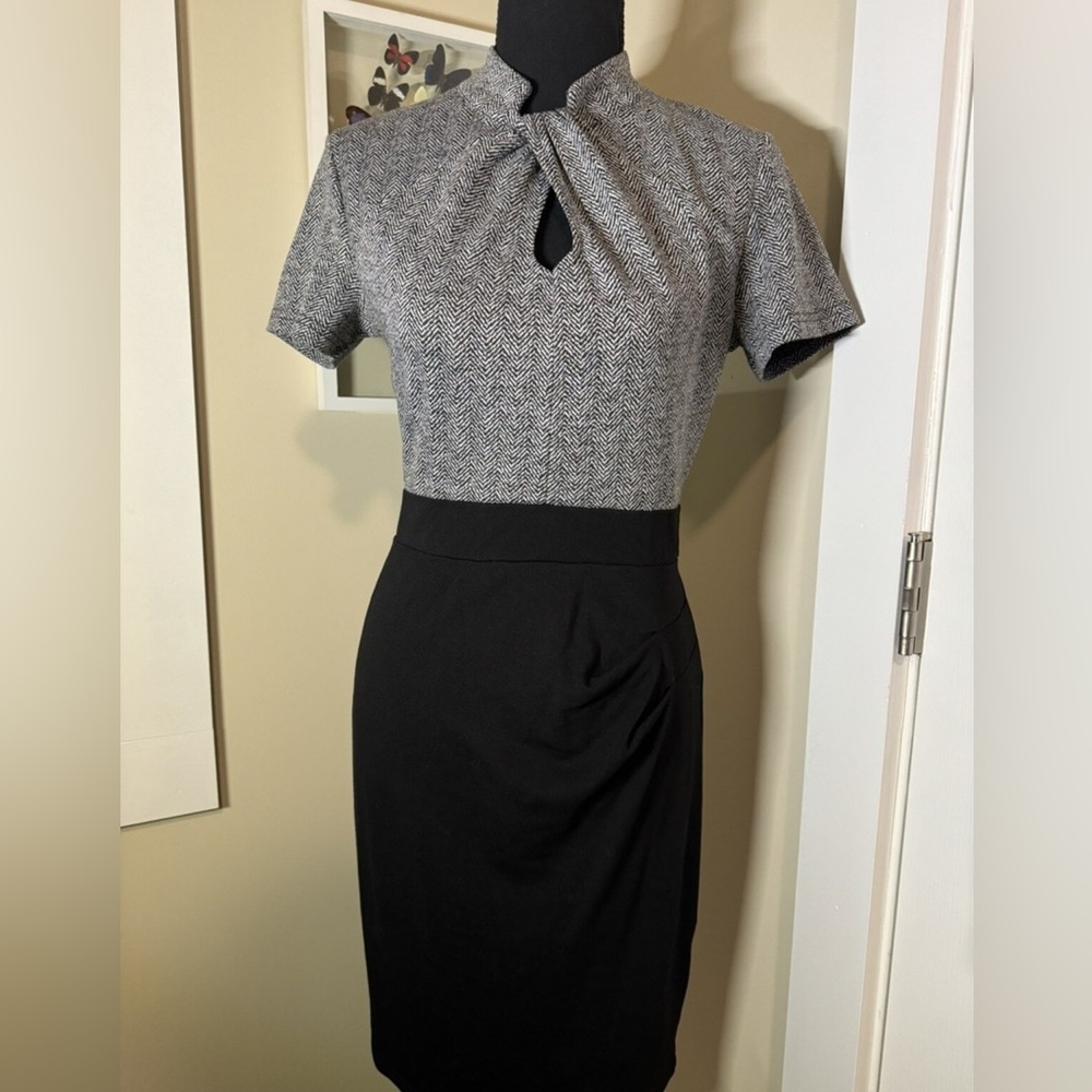 Chic Two-Tone Women's Midi Dress